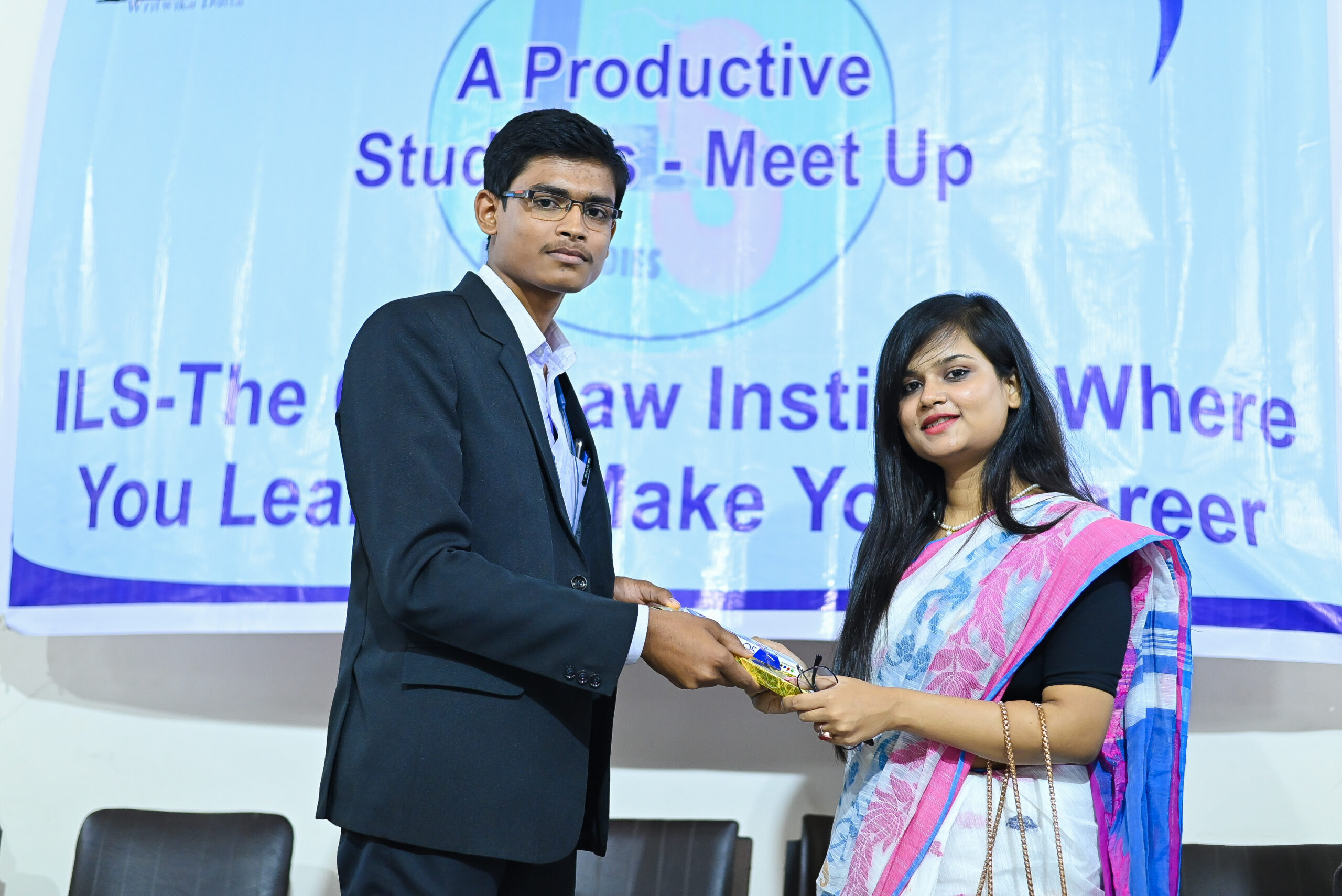 Students participating in an ILS session